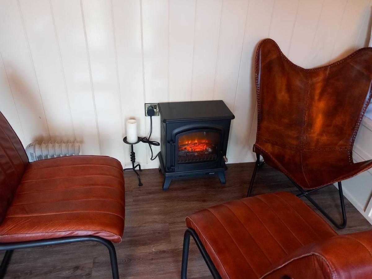 Delightful Shepherds Hut Westport Bagian luar foto